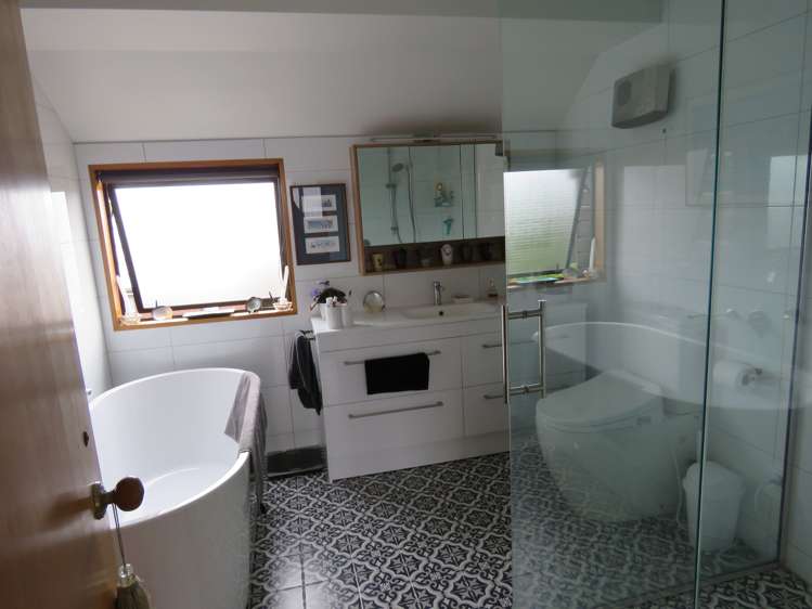 7 Derenzy Place Avonhead_11