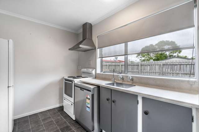 2/51 Douglas Street Grasmere_2