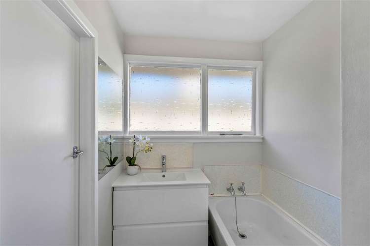 37 Kathleen Crescent Hornby_11