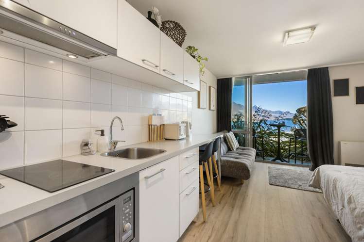 102/4 Lake Avenue_0