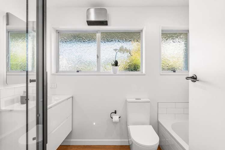 6 Larkhill Place Russley_15