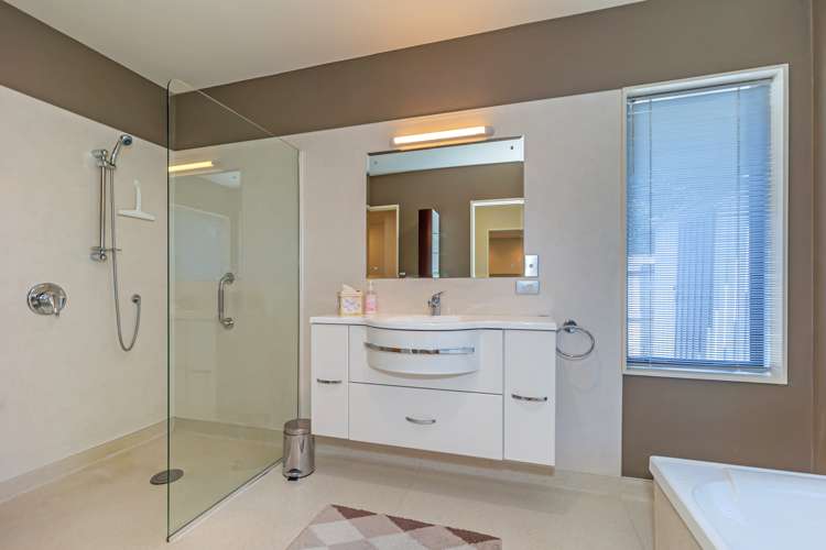 8 Campbell Grove Levin_10