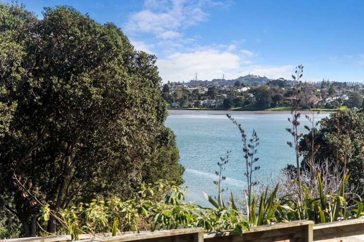 1 & 2 /42 Church Crescent Panmure_7