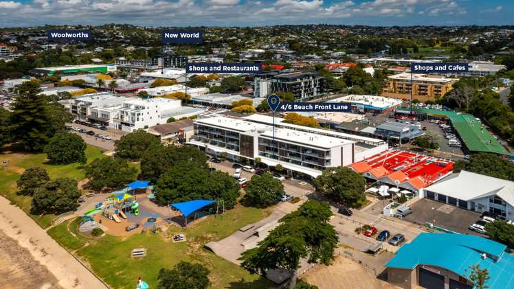 4/6 Beach Front Lane Browns Bay_7