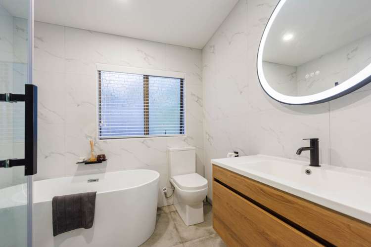 1/11 Honeysuckle Lane Mairangi Bay_12