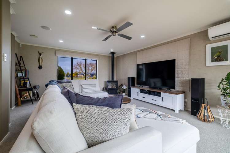 6 Shadbolt Drive Leamington_3