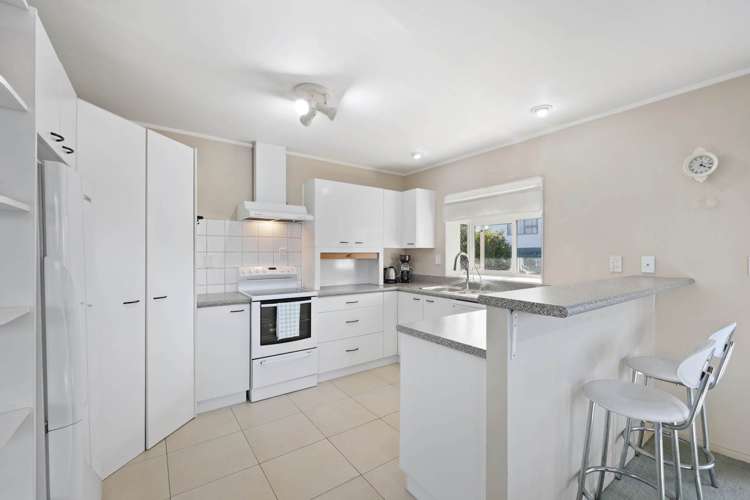 4 Davern Lane New Lynn_15