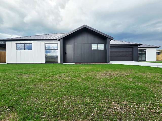 Immaculate new built in sought after Wharewaka