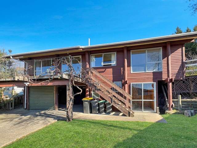 HEATHCOTE VALLEY - FOUR BEDROOMS, HEATPUMP & LOGBURNER, SCENIC VIEWS