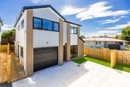 Lucky Last, Corner House With 2 Ensuites!