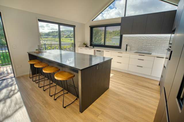 160 Coulson Road Paroa_4