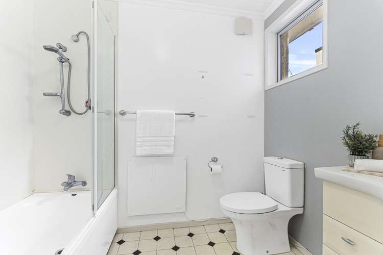 1 La Salle Drive Westown_8