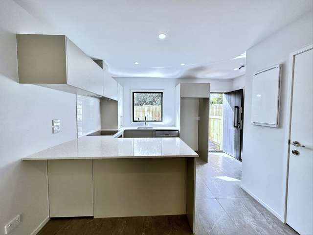 7/8 Valron Road Te Atatu South_4