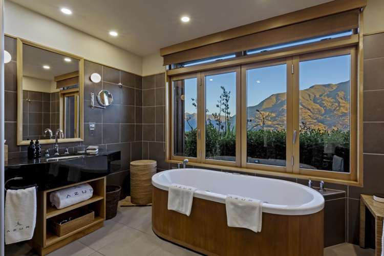 21 & 23 MacKinnon Terrace Sunshine Bay_16