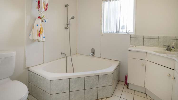 1/2 Raleigh Road Northcote_10