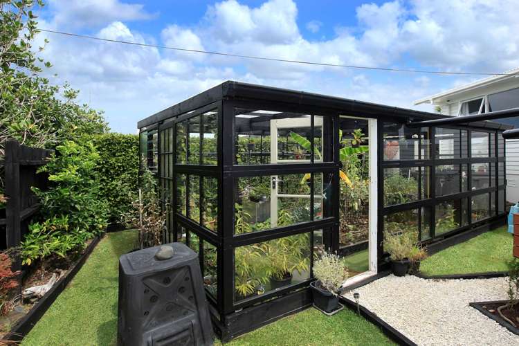 46 Makora Road Massey_13