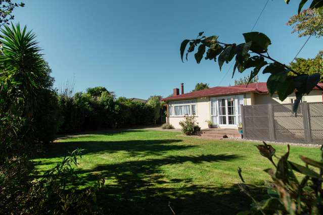 Appealing home - can subdivide