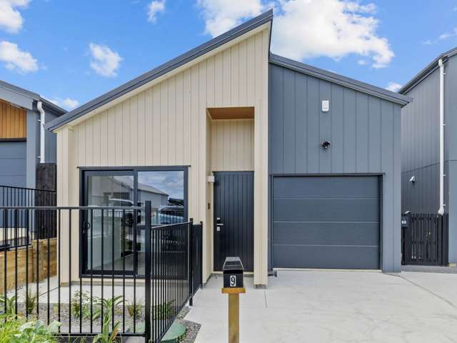 Single Level Standalone with Garage