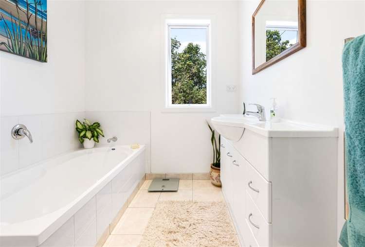 14 Derwent Crescent Titirangi_5