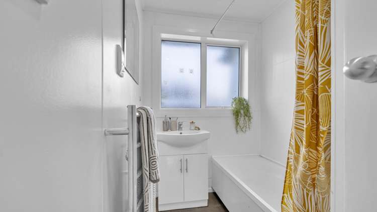 119 Springs Road Hornby_9