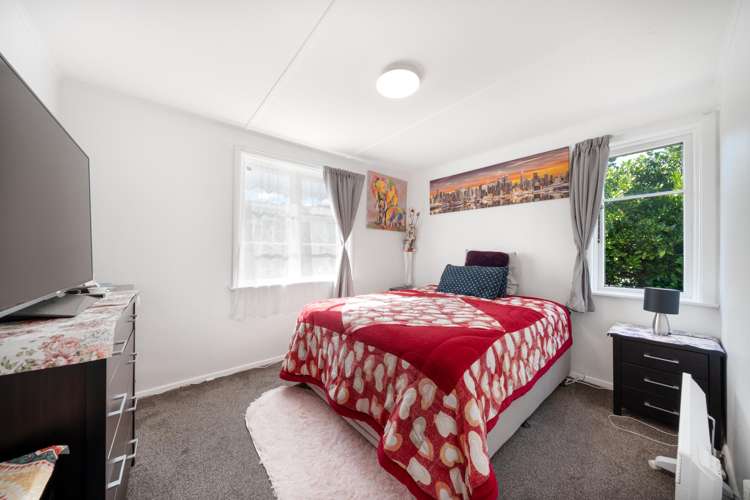 17 Strand Crescent Naenae_6