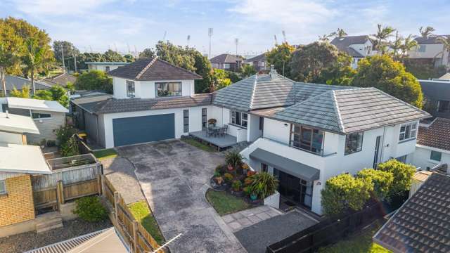 330sqm Central Mount - Family Home