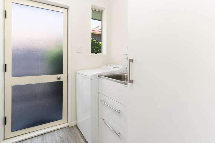 2/3 Cottesmore Close Burnside_19