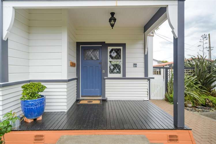 27 High Street Bulls_33