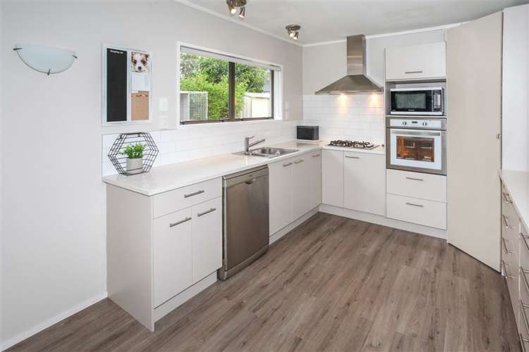 49 Lakeside Drive Pahurehure_13