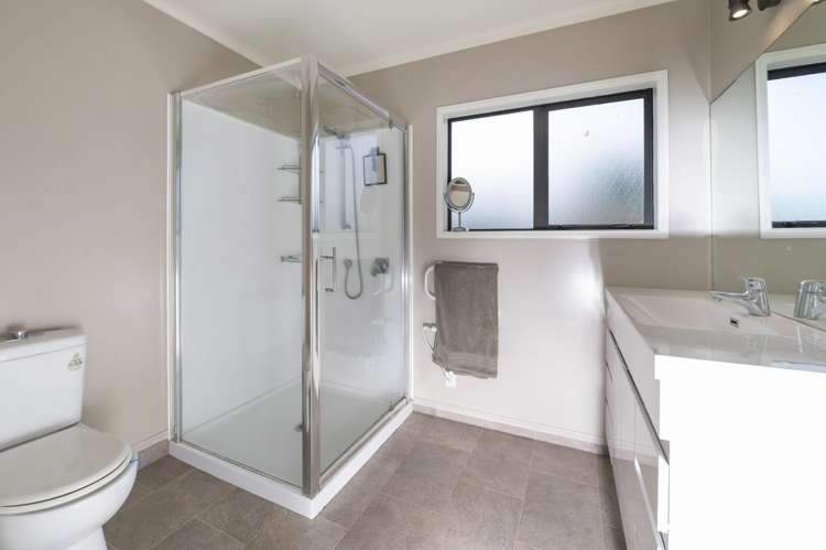 10A Cooper Avenue Holdens Bay_28