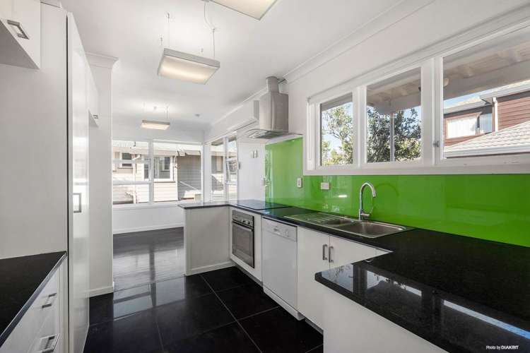 1/12 Raleigh Road Northcote_10