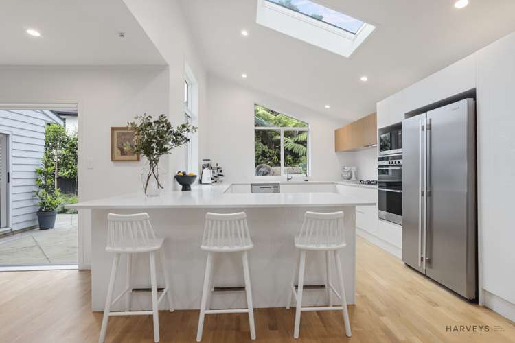 32 Chamari Close Titirangi_10