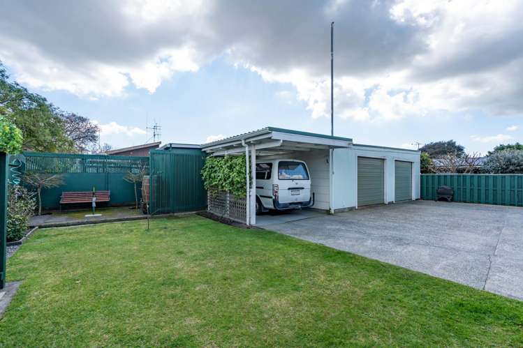 49 Garden Heights Avenue Glenview_22