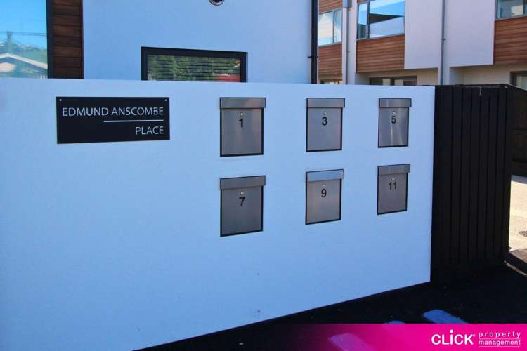 11 Edmund Anscombe Place 10263_18