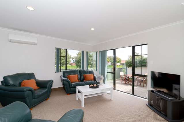 8/2A Spriggs Crescent Greenmeadows_1