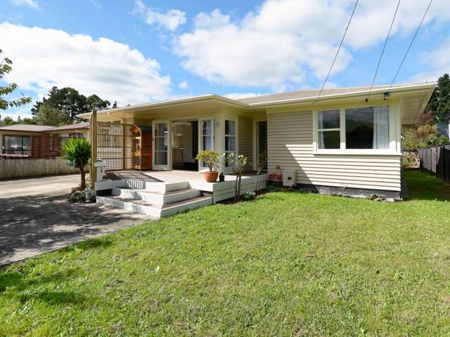 62 Southsea Crescent Silverdale_1