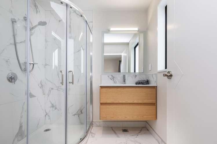 2/140 St Albans Street St Albans_11