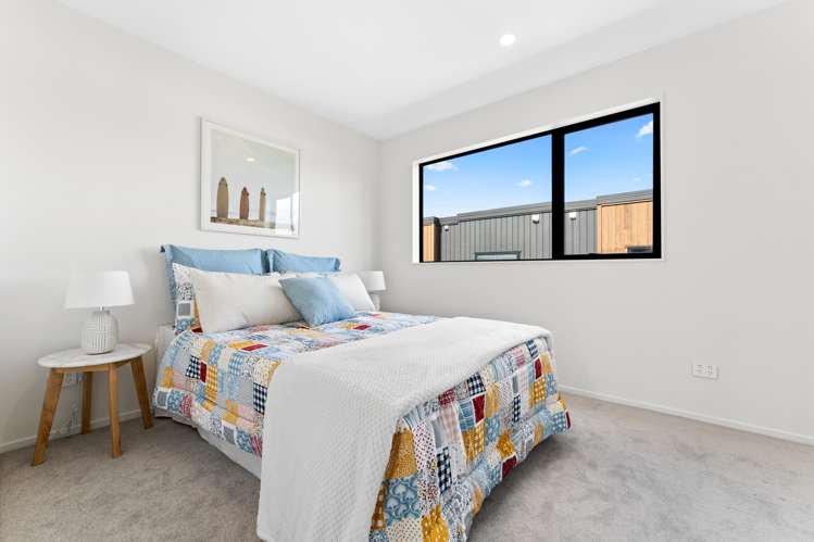 2/91 Beach Road Pahurehure_6