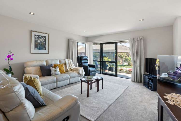 50 Royalle Mews Botany Downs_5