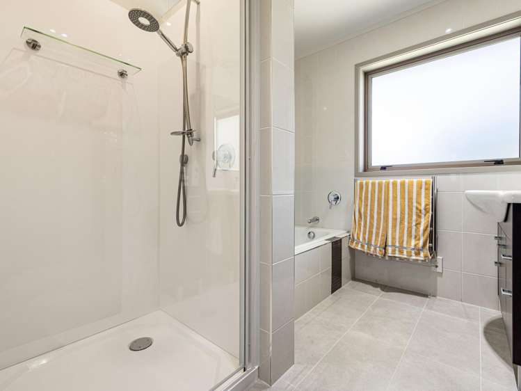 22 Splitt Avenue Glenview_11