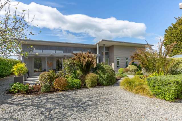 Contemporary style meets mid-century design