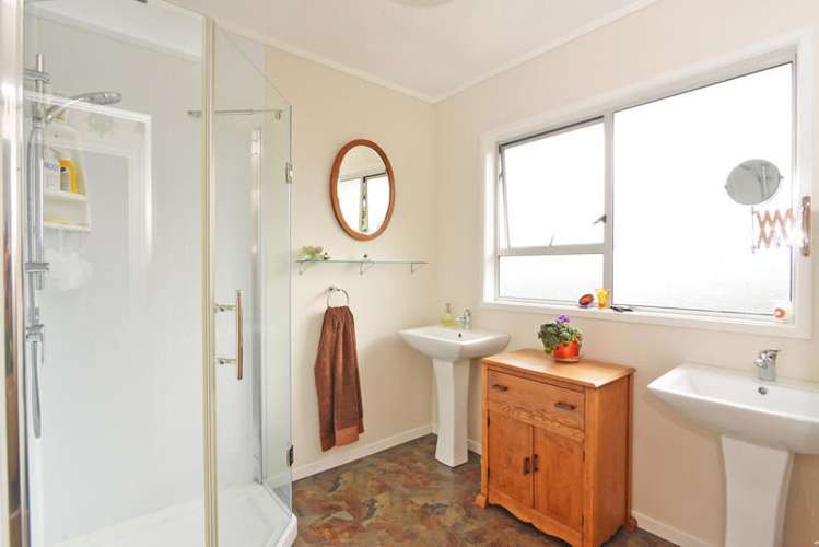 2/46a Kamara Road Glen Eden_8