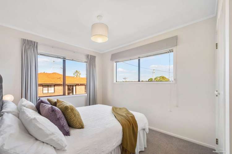 2/42 Howard Road Northcote_10