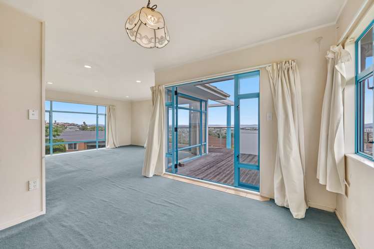 9 Hurstbourn Priors Goodwood Heights_13