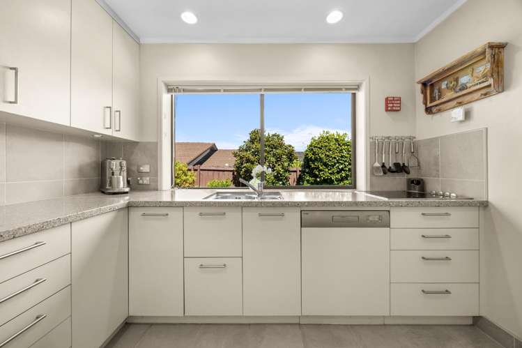 12 St Simon Place Botany Downs_1