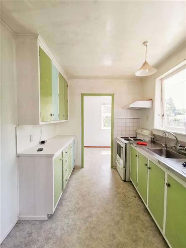 86 Cobham Crescent Kelston_1