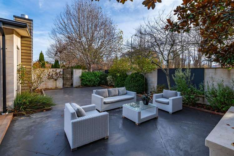 140 Hussey Road Northwood_30