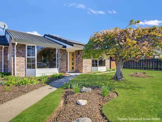 Sun-Drenched, Low-Maintenance Living!
