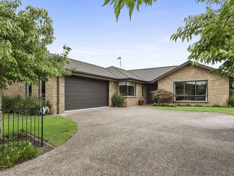 7 Compton Grove Huntington_16