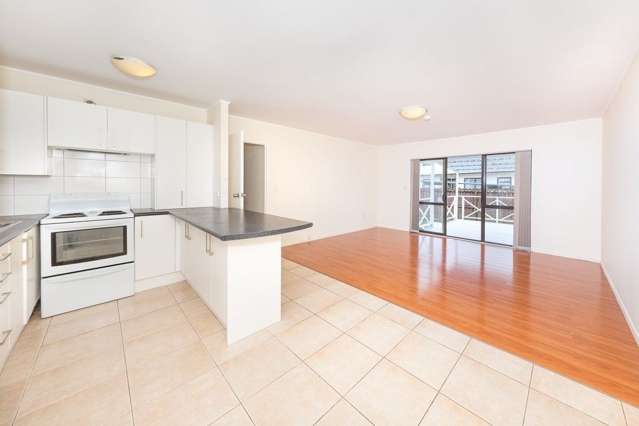 2/10 Trevor Hosken Drive Wiri_1